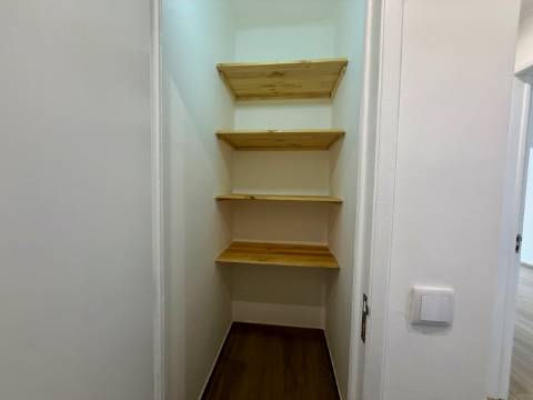 Apartamento p/ Venda - T2 - Barreiro - 2º andar - Central