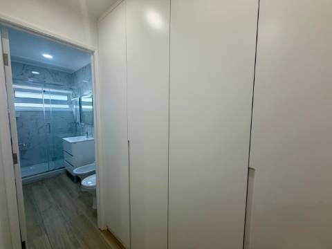 Apartamento p/ Venda - T2 - Barreiro - 2º andar - Central