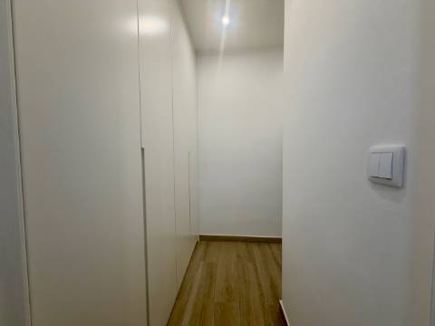 Apartamento p/ Venda - T2 - Barreiro - 2º andar - Central
