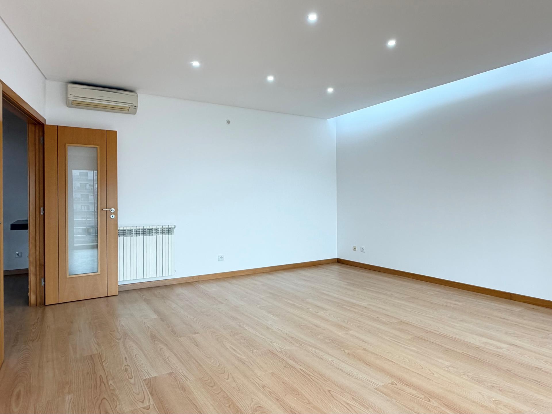 Apartamento T3 - Urb. Colinas do Cruzeiro - Excelente oportunidade