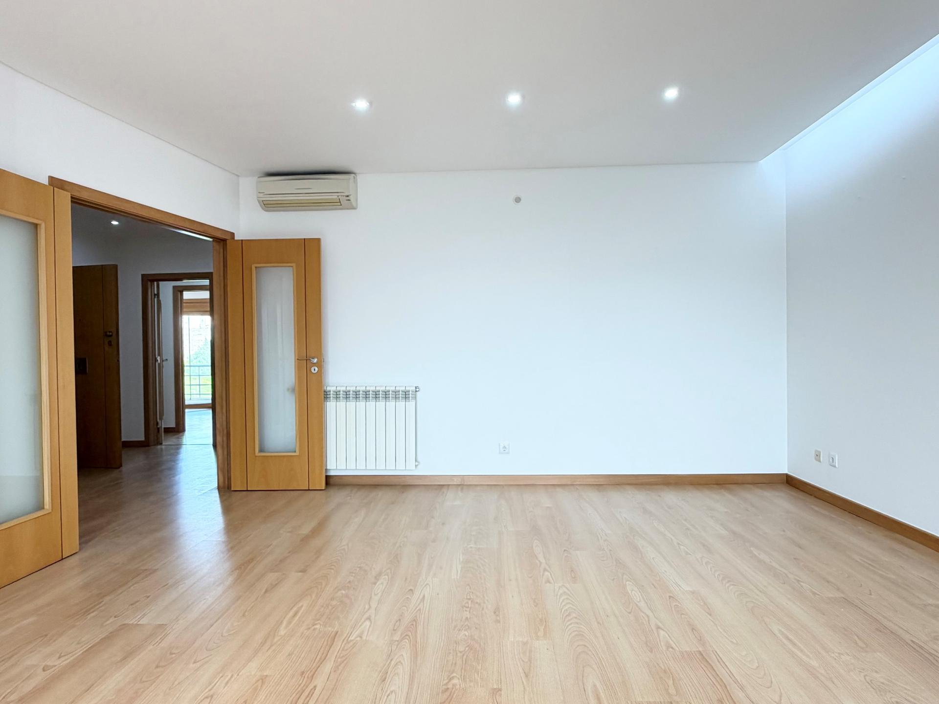 Apartamento T3 - Urb. Colinas do Cruzeiro - Excelente oportunidade