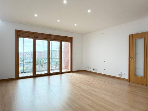 Apartamento T3 - Urb. Colinas do Cruzeiro - Excelente oportunidade