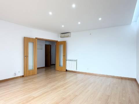 Apartamento T3 - Urb. Colinas do Cruzeiro - Excelente oportunidade