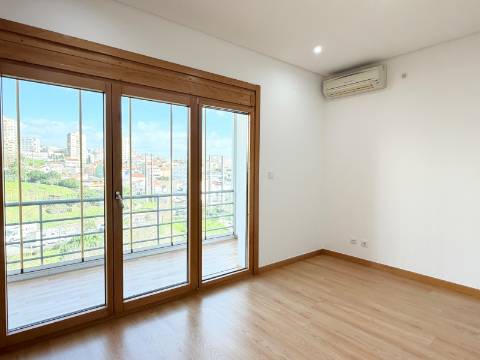 Apartamento T3 - Urb. Colinas do Cruzeiro - Excelente oportunidade