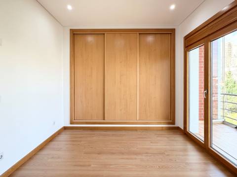 Apartamento T3 - Urb. Colinas do Cruzeiro - Excelente oportunidade