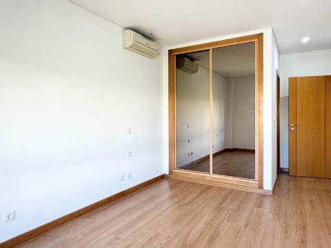 Apartamento T3 - Urb. Colinas do Cruzeiro - Excelente oportunidade