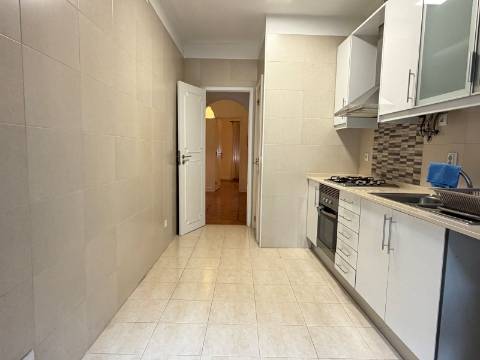 T2 p/ Arrendar - Moscavide - Excelente 2º Andar