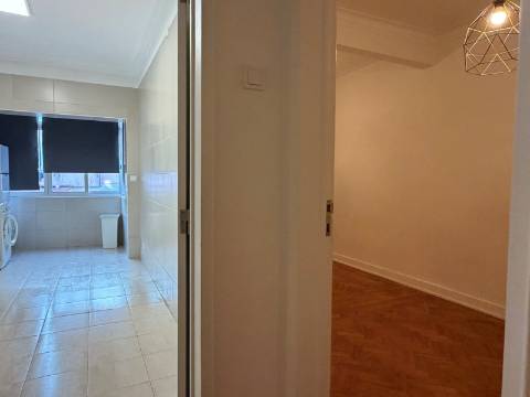 T2 p/ Arrendar - Moscavide - Excelente 2º Andar