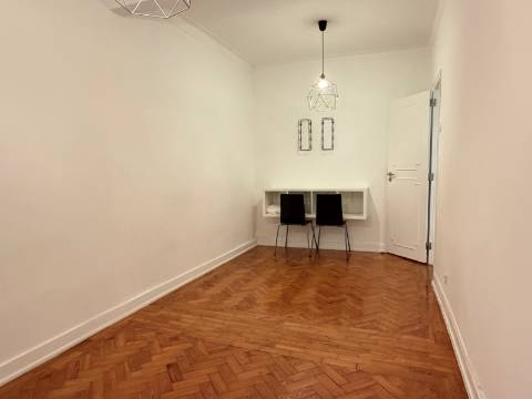 T2 p/ Arrendar - Moscavide - Excelente 2º Andar