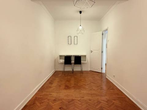 T2 p/ Arrendar - Moscavide - Excelente 2º Andar