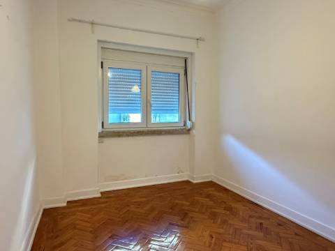 T2 p/ Arrendar - Moscavide - Excelente 2º Andar