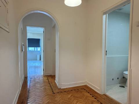 T2 p/ Arrendar - Moscavide - Excelente 2º Andar