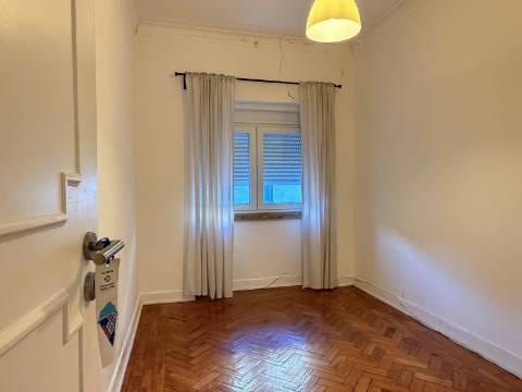 T2 p/ Arrendar - Moscavide - Excelente 2º Andar