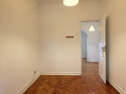 T2 p/ Arrendar - Moscavide - Excelente 2º Andar