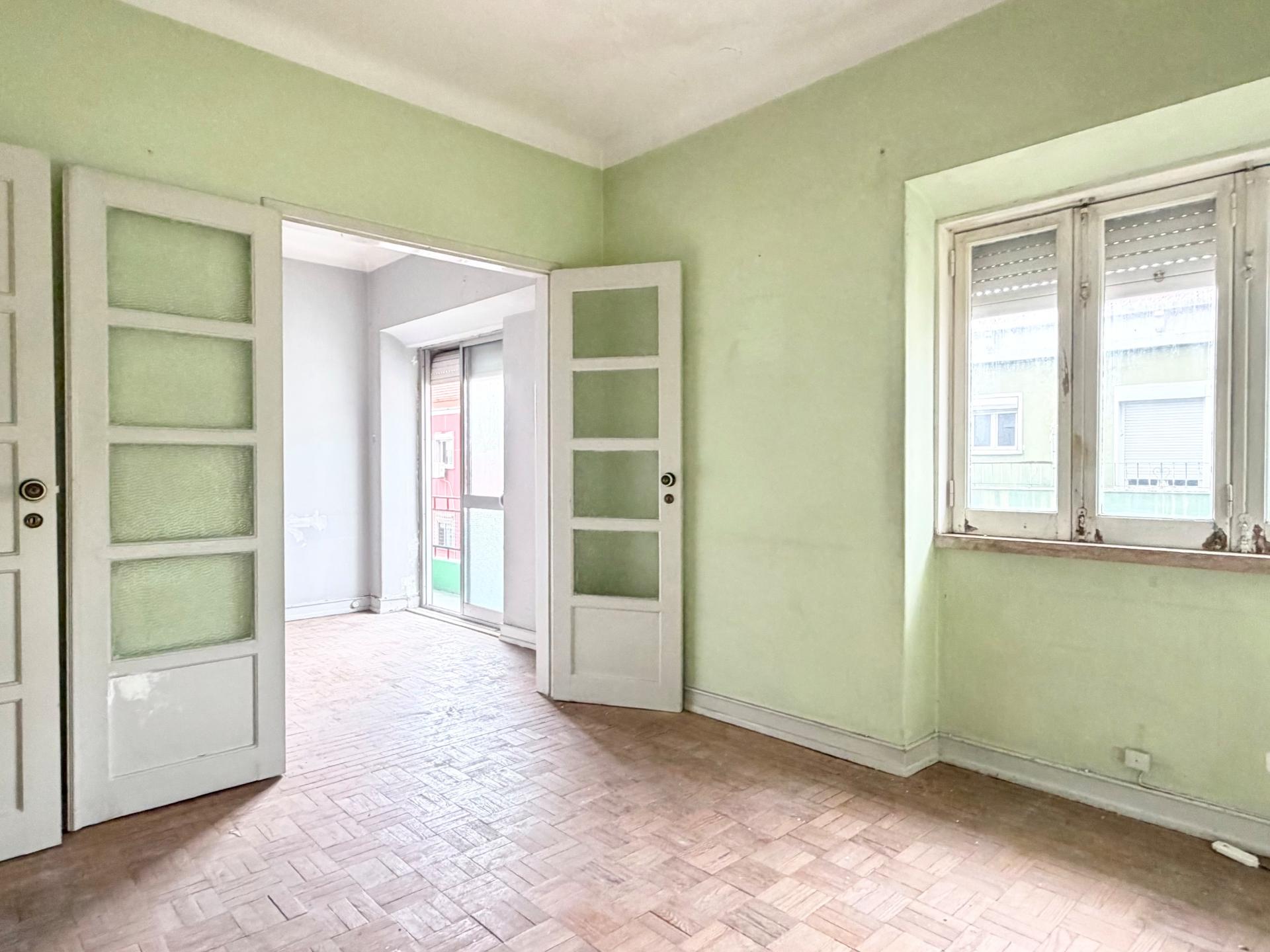 Apartamento T1 c/ potencial para transformar em T2 - Moscavide