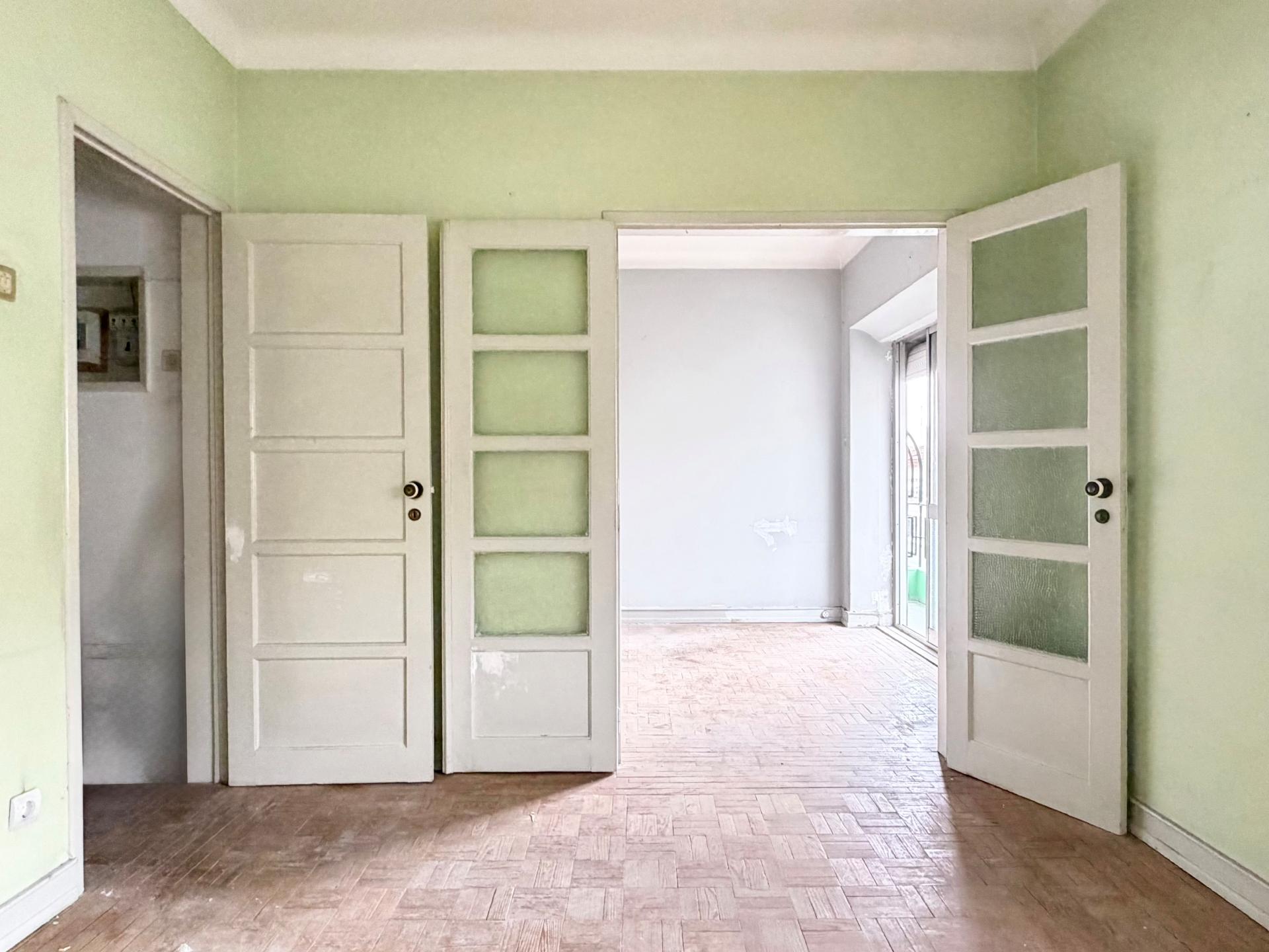 Apartamento T1 c/ potencial para transformar em T2 - Moscavide