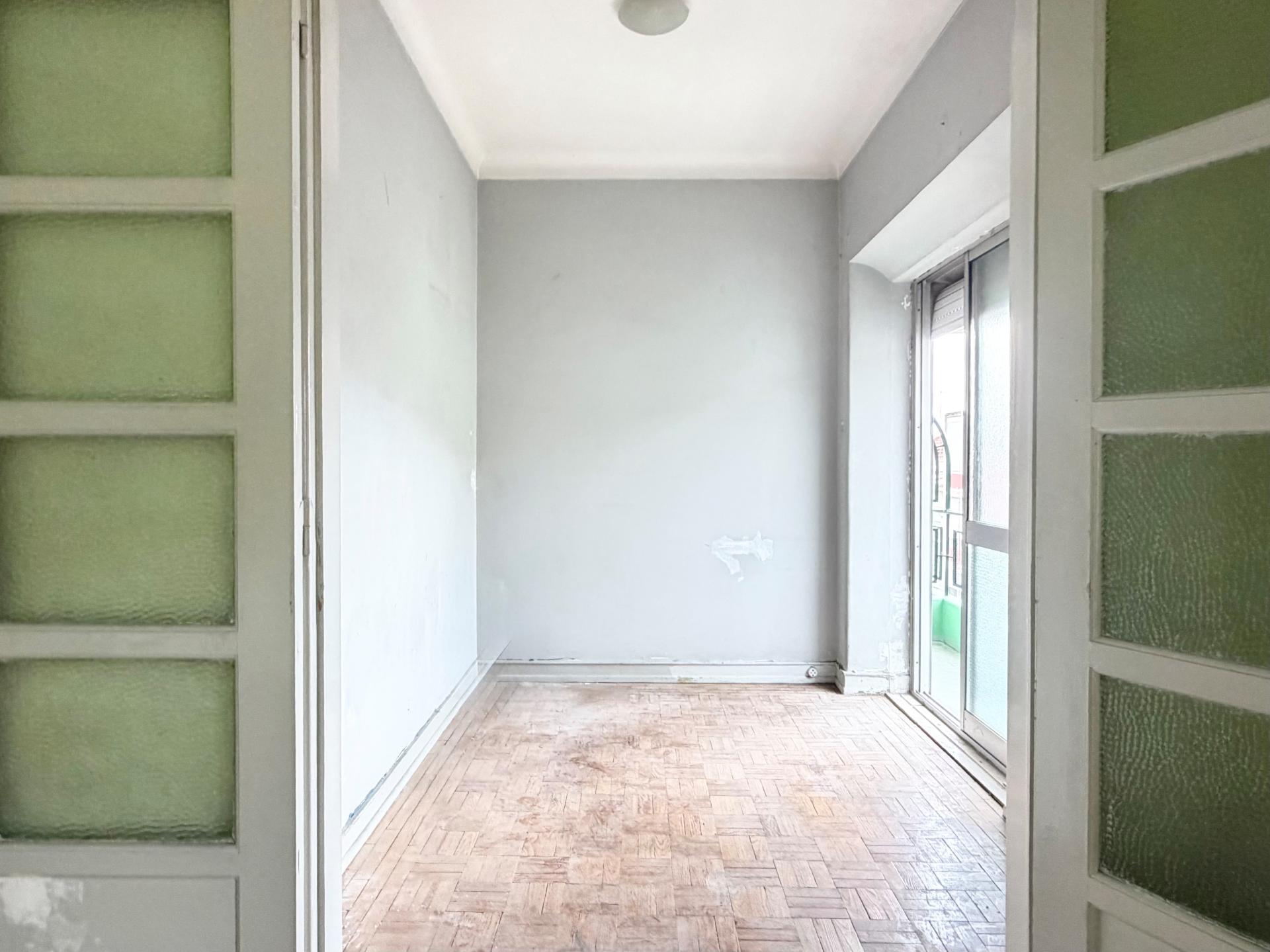 Apartamento T1 c/ potencial para transformar em T2 - Moscavide