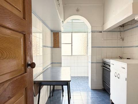 Apartamento T2 - Moscavide - 2º Andar - OPORTUNIDADE