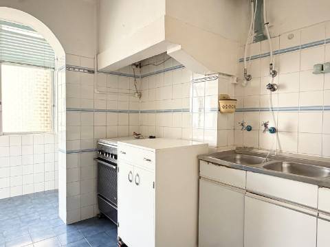 Apartamento T2 - Moscavide - 2º Andar - OPORTUNIDADE