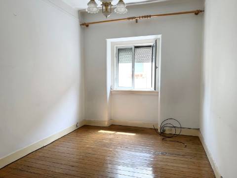 Apartamento T2 - Moscavide - 2º Andar - OPORTUNIDADE