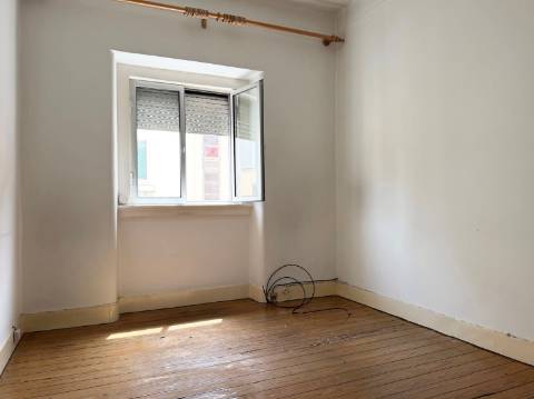 Apartamento T2 - Moscavide - 2º Andar - OPORTUNIDADE