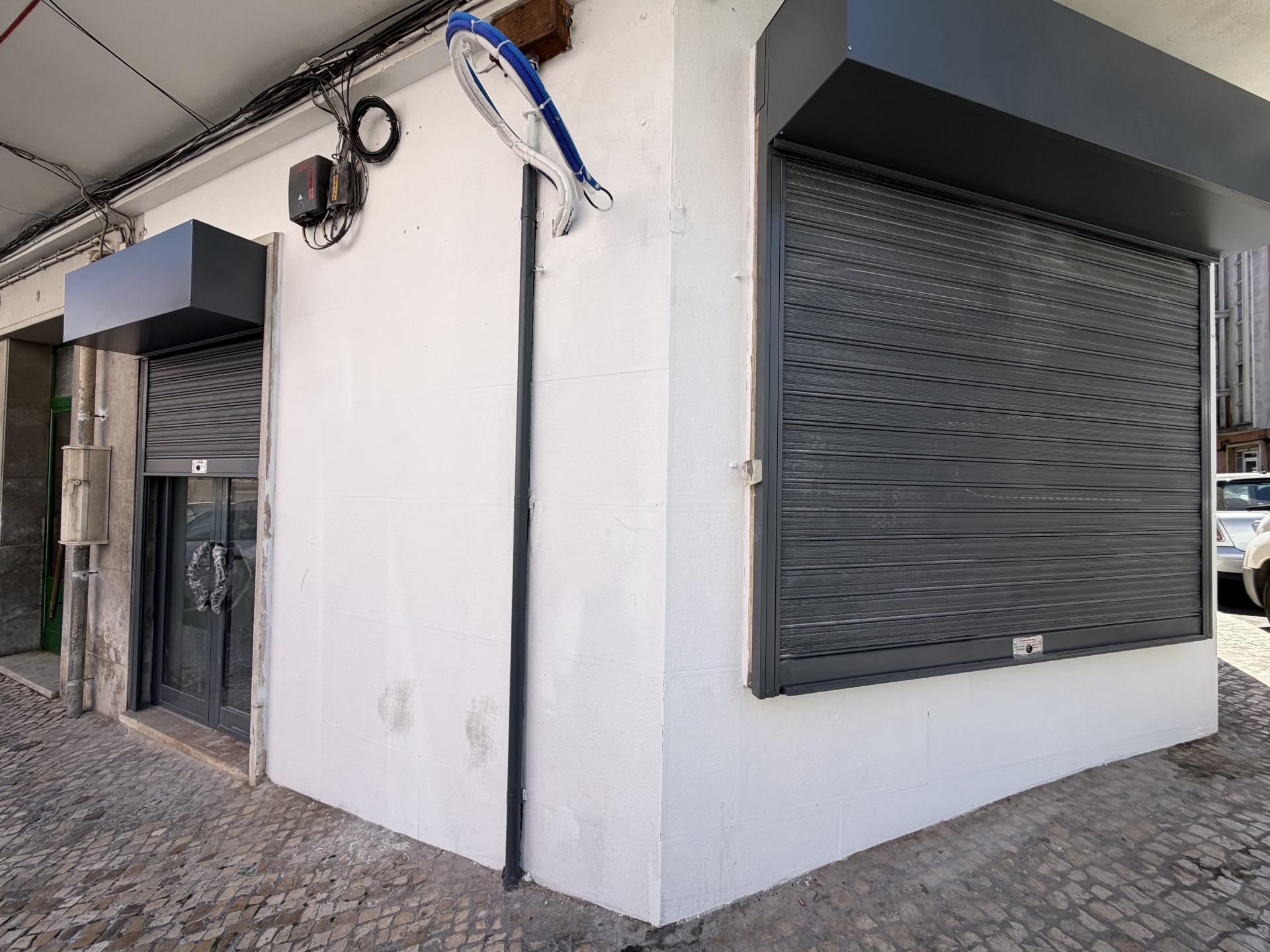 LOJA c/ Cave - Moscavide - Ideal para Comércio / Serviços - CENTRAL