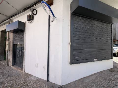 LOJA c/ Cave - Moscavide - Ideal para Comércio / Serviços - CENTRAL