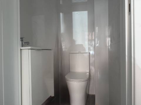 LOJA c/ Cave - Moscavide - Ideal para Comércio / Serviços - CENTRAL