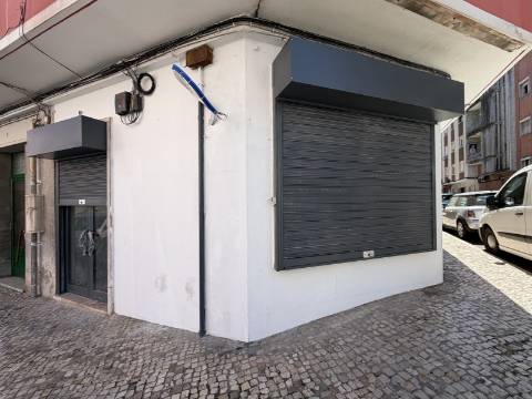 LOJA c/ Cave - Moscavide - Ideal para Comércio / Serviços - CENTRAL