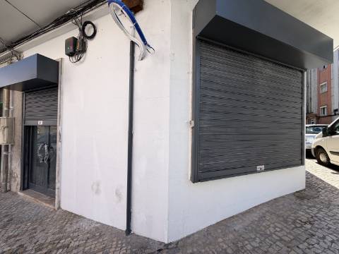 LOJA c/ Cave - Moscavide - Ideal para Comércio / Serviços - CENTRAL