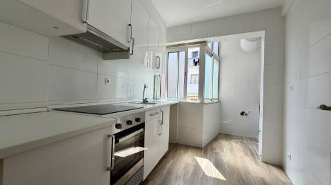 Apartamento T2 Moscavide - Central - Luminoso