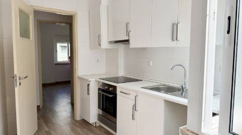 Apartamento T2 Moscavide - Central - Luminoso