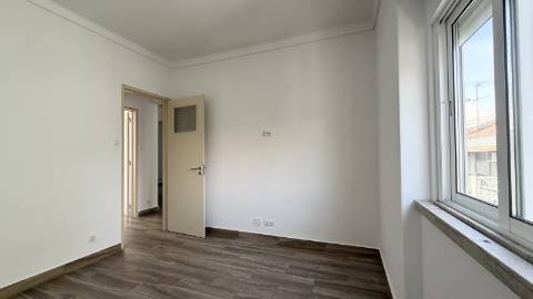 Apartamento T2 Moscavide - Central - Luminoso