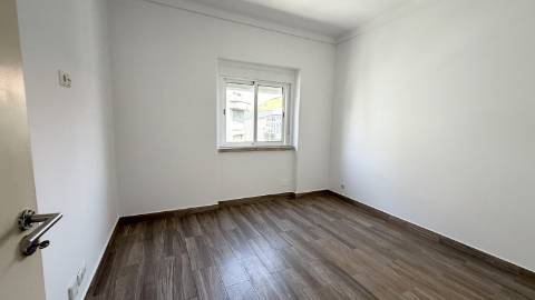 Apartamento T2 Moscavide - Central - Luminoso