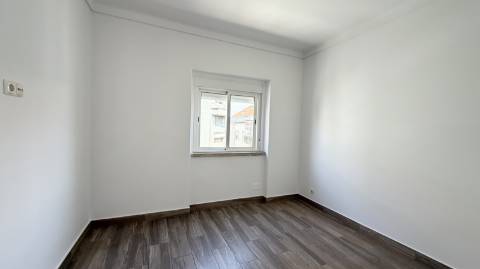 Apartamento T2 Moscavide - Central - Luminoso