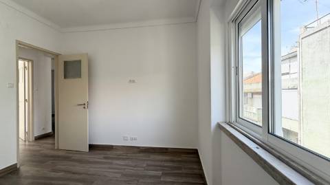 Apartamento T2 Moscavide - Central - Luminoso