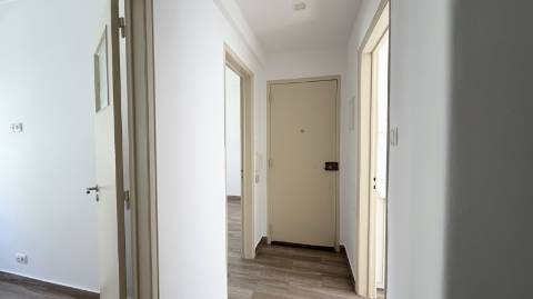 Apartamento T2 Moscavide - Central - Luminoso
