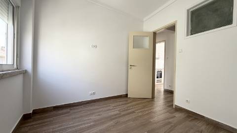 Apartamento T2 Moscavide - Central - Luminoso