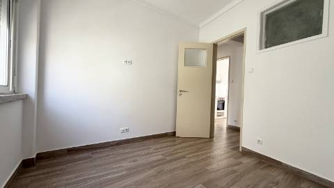 Apartamento T2 Moscavide - Central - Luminoso