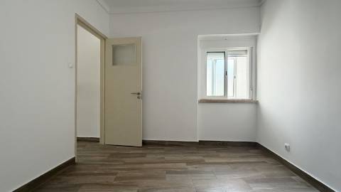 Apartamento T2 Moscavide - Central - Luminoso