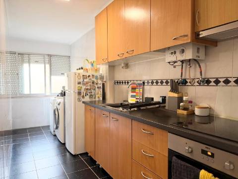 Apartamento T2 Moscavide - RCH ALTO - Remodelado