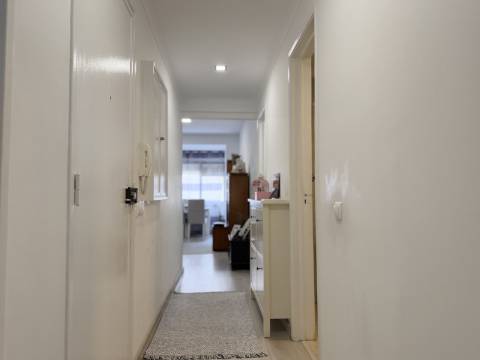 Apartamento T2 Moscavide - RCH ALTO - Remodelado