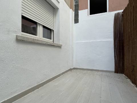 Apartamento T1 - Moscavide - Remodelado - Rés-do-Chão c/ Terraço