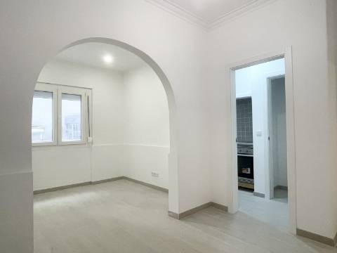 Apartamento T1 - Moscavide - Remodelado - Rés-do-Chão c/ Terraço