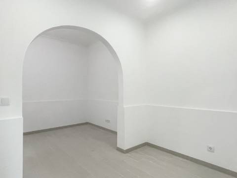 Apartamento T1 - Moscavide - Remodelado - Rés-do-Chão c/ Terraço
