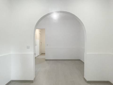 Apartamento T1 - Moscavide - Remodelado - Rés-do-Chão c/ Terraço
