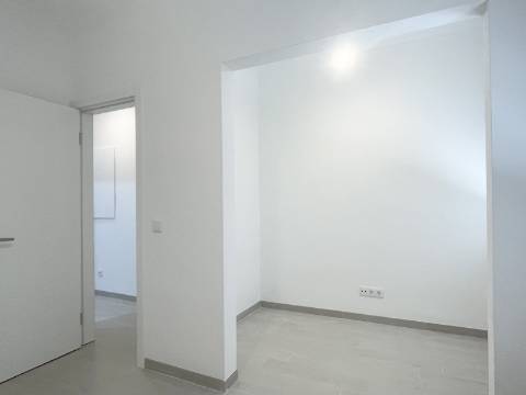 Apartamento T1 - Moscavide - Remodelado - Rés-do-Chão c/ Terraço