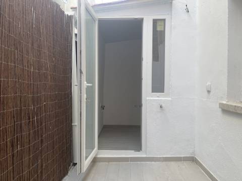 Apartamento T1 - Moscavide - Remodelado - Rés-do-Chão c/ Terraço
