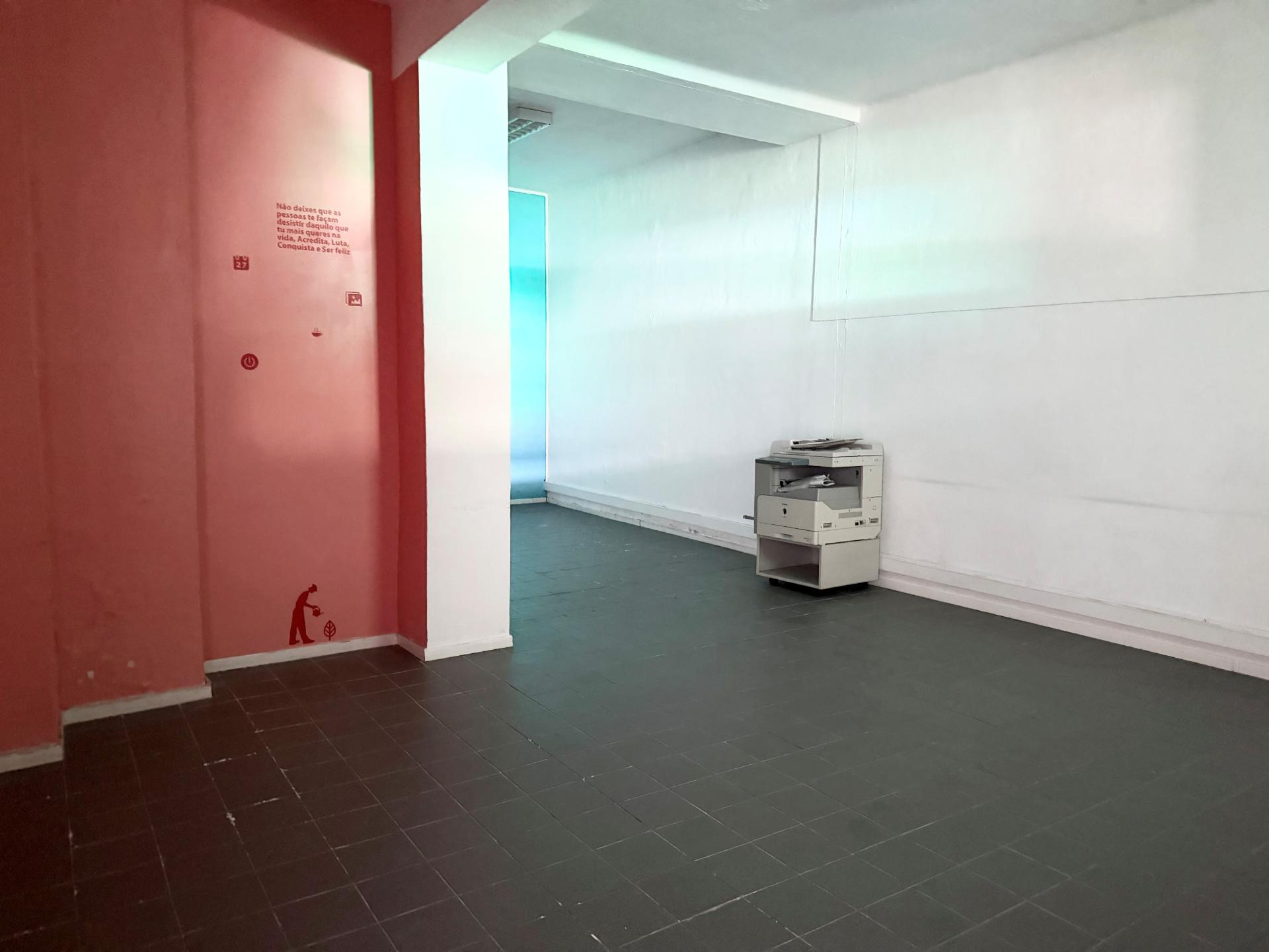 Loja em Moscavide - Muito bem localizada - Excelente Área 197m2