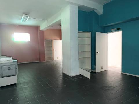 Loja em Moscavide - Muito bem localizada - Excelente Área 197m2